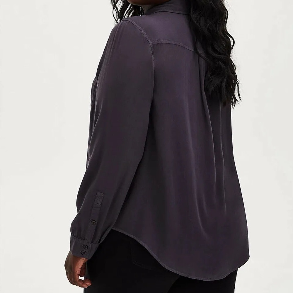 torrid Dark Gray Long-Sleeve Button-Down Shirt - Picture 2 of 7